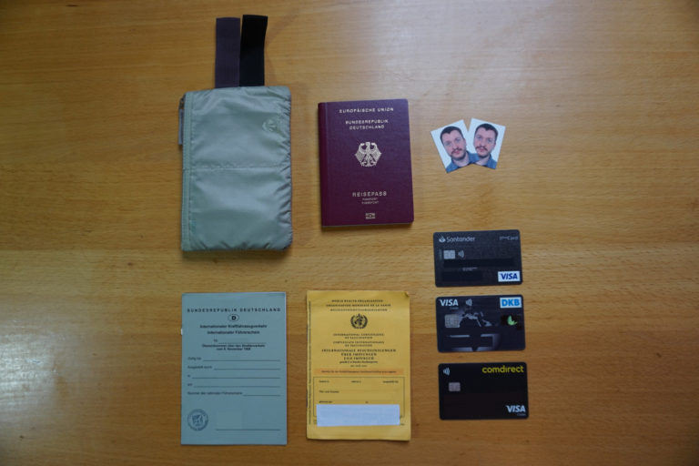 Wichtige Dokumente und Papiere für die Weltreise - Packliste für Ihn